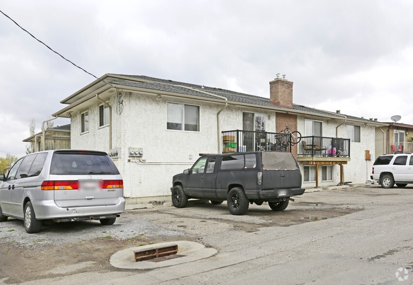 8 Huntley Close NE, Calgary, AB for sale - Building Photo - Image 3 of 3