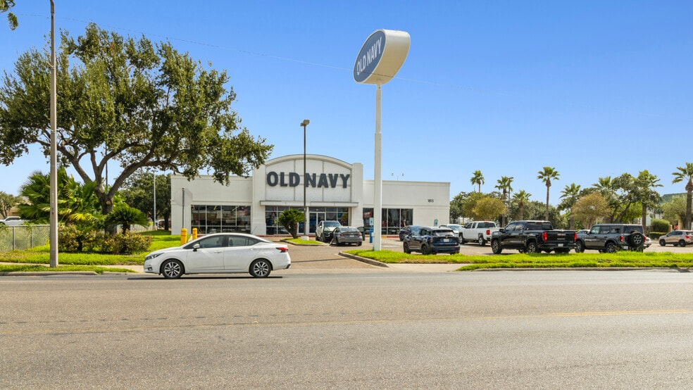 1815 S 10th St, McAllen, TX for sale - Building Photo - Image 3 of 5