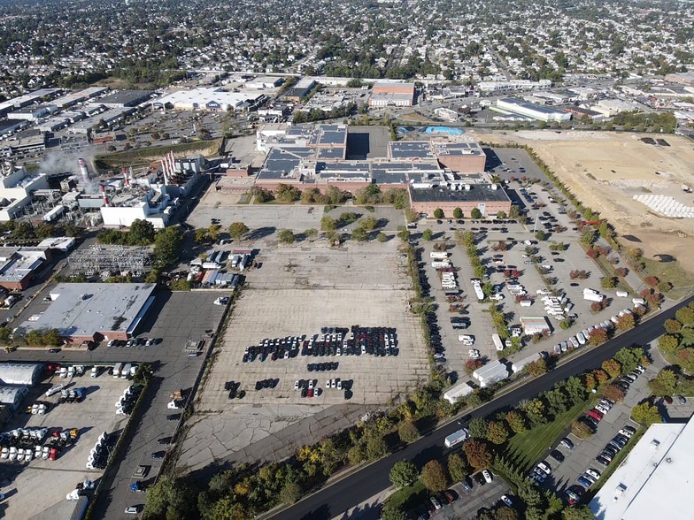 500 Grumman Rd, Bethpage, NY for lease - Building Photo - Image 2 of 4