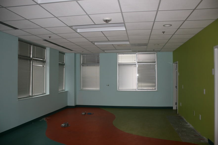 12581 Milstead Way, Woodbridge, VA for lease - Interior Photo - Image 2 of 7