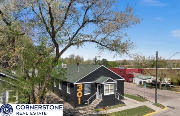 301 4th st, Glenrock, WY for sale - Primary Photo - Image 1 of 24