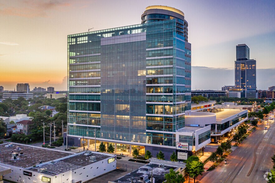 3200 Kirby Dr, Houston, TX à louer - Photo du bâtiment - Image 2 de 4