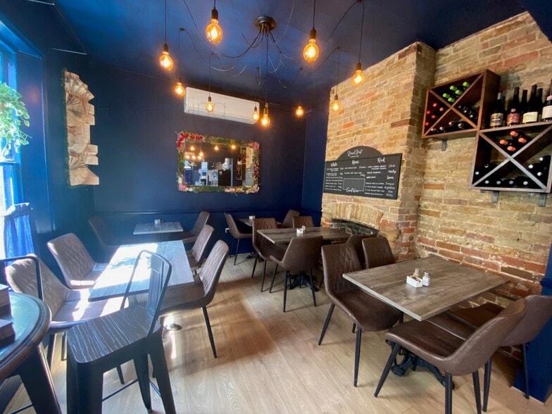 26-28 Strand St, Sandwich for lease - Interior Photo - Image 2 of 6