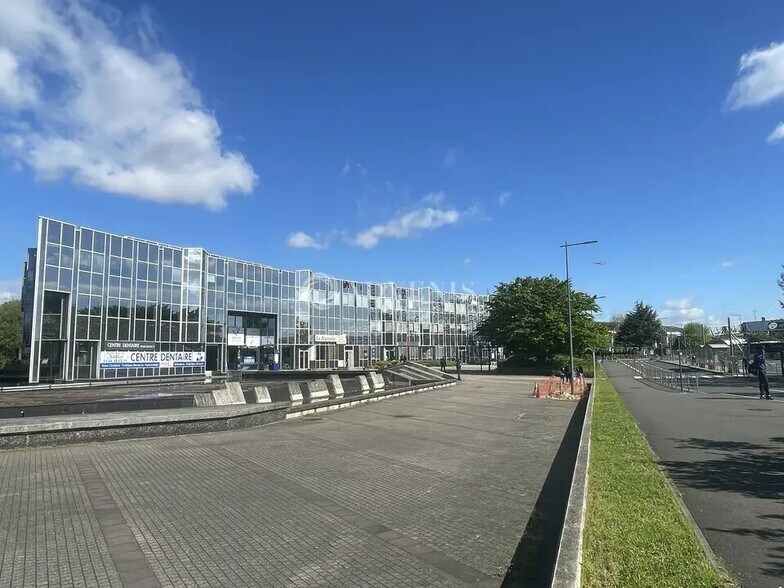 Flex dans Villepinte à louer - Photo du bâtiment - Image 2 de 4