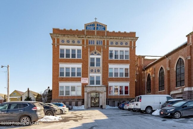 More details for 611 N Main St, Plains, PA - Multifamily for Sale