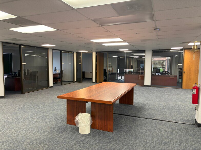 1875 Research Dr, Troy, MI for lease - Building Photo - Image 2 of 7
