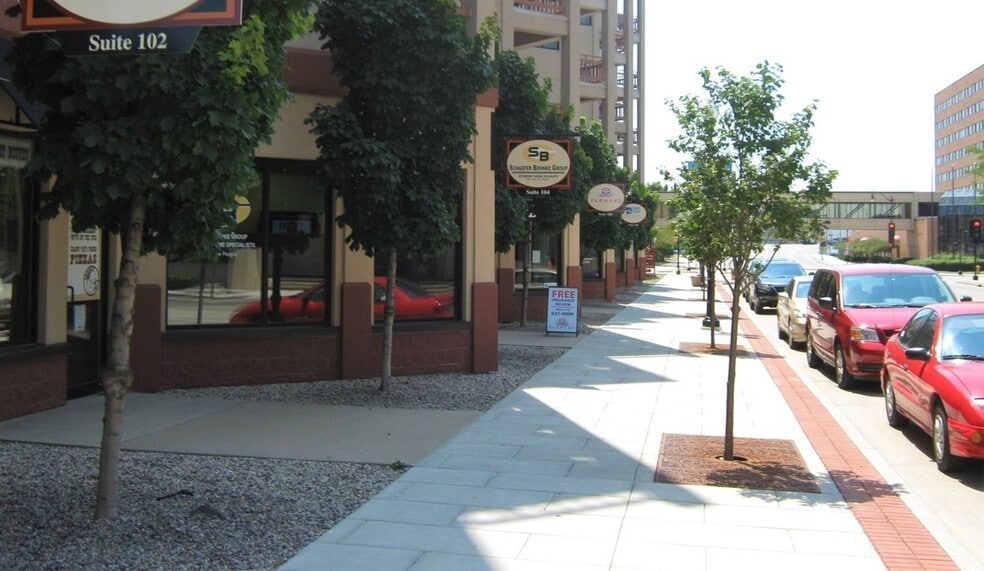 100 N Main St, Oshkosh, WI for lease - Building Photo - Image 3 of 25