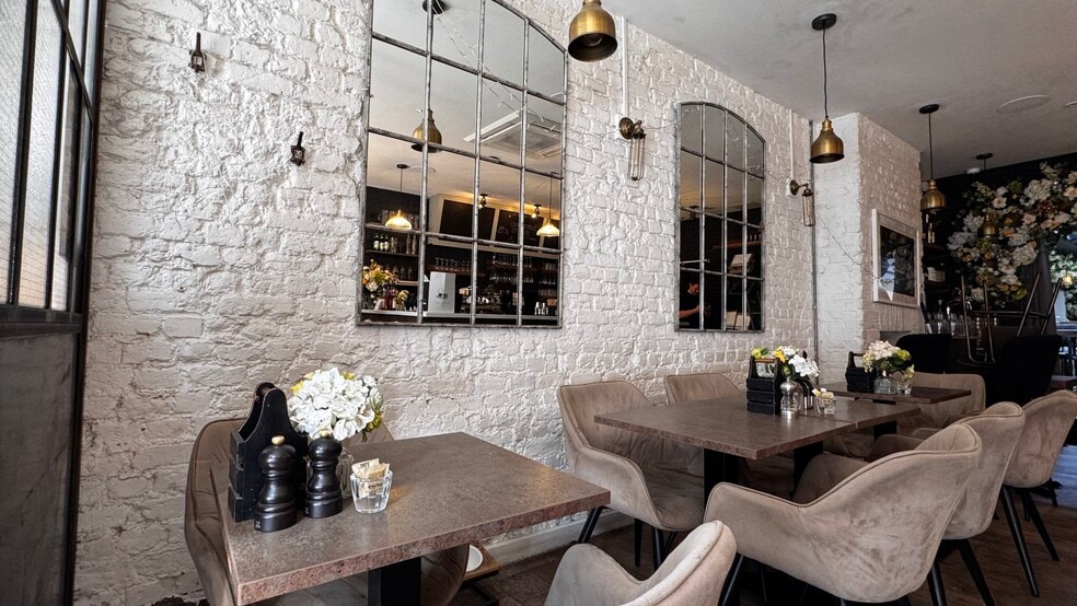 300 Battersea Park Rd, London for lease - Interior Photo - Image 3 of 13