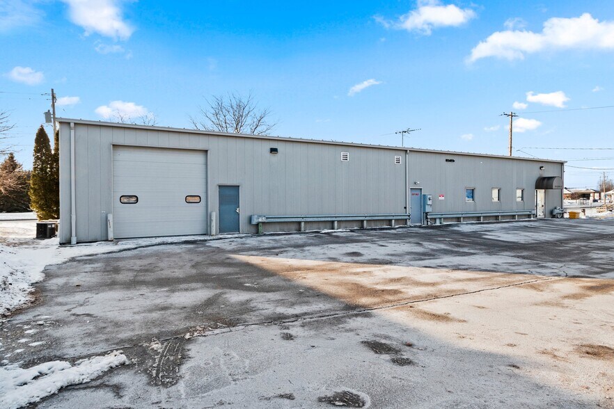 3420 Dewey St, Manitowoc, WI à louer - Photo du bâtiment - Image 2 de 36