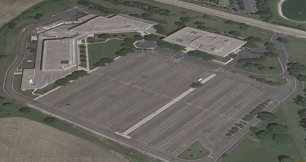 32650 N Wilson Rd, Round Lake, IL for lease - Building Photo - Image 1 of 9