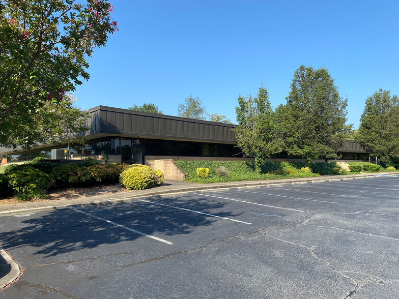 50 Directors Dr, Greenville, SC for lease - Building Photo - Image 1 of 7