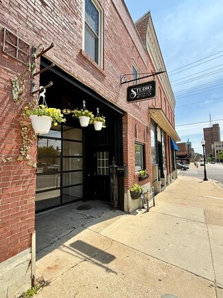 Plus de détails pour 205 W Galena Blvd, Aurora, IL - Commerce de détail à vendre