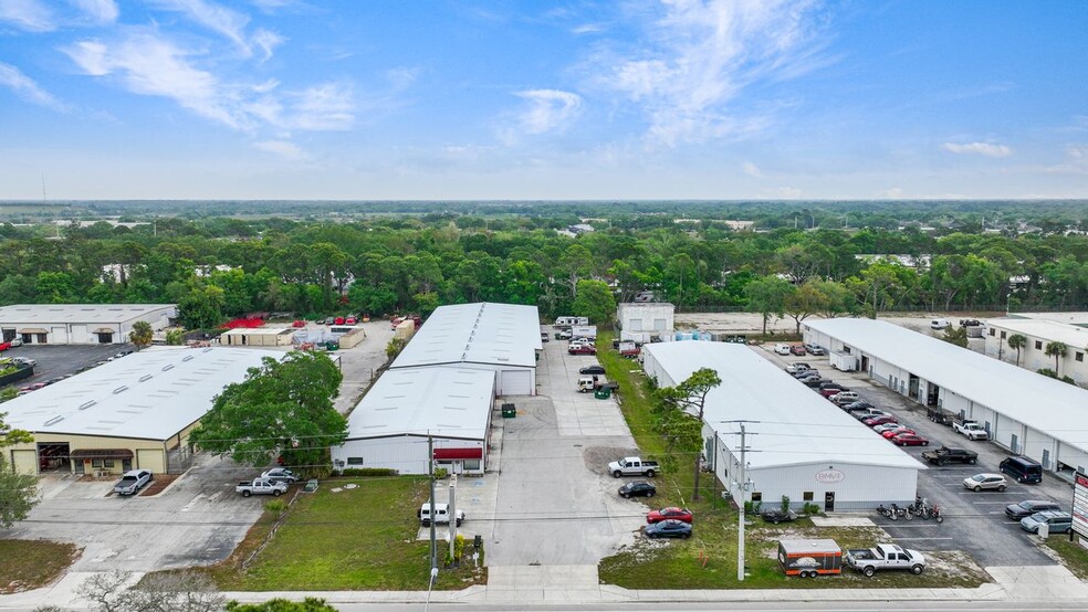 1985 Cattlemen Rd, Sarasota, FL à louer - Photo du b timent - Image 3 de 9