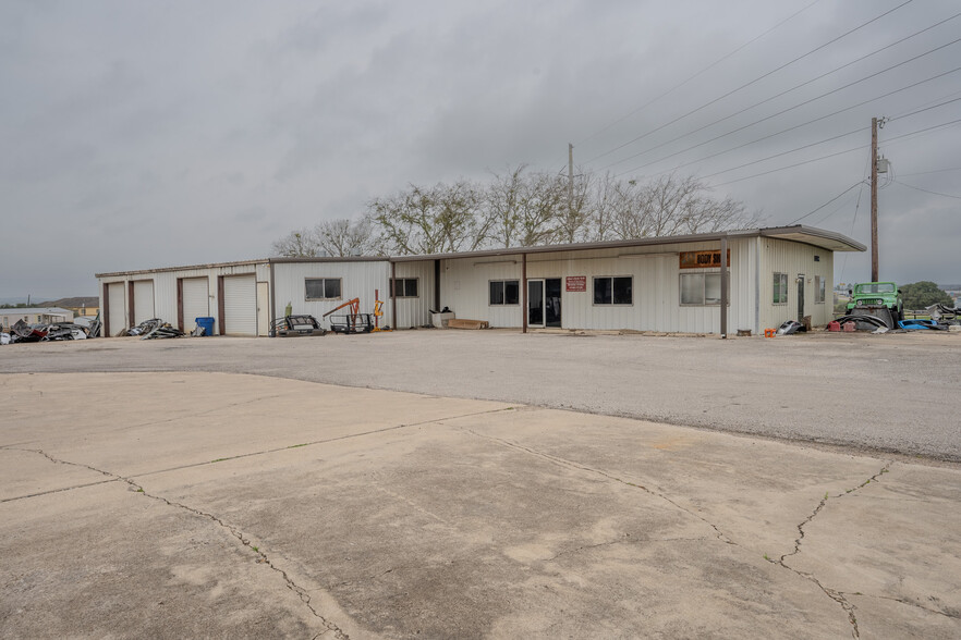 2121 N Saint Joseph St, Gonzales, TX for sale - Building Photo - Image 1 of 17