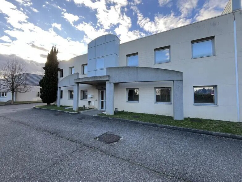 36 Rue Champ Dolin, Saint-Priest for lease - Building Photo - Image 2 of 18