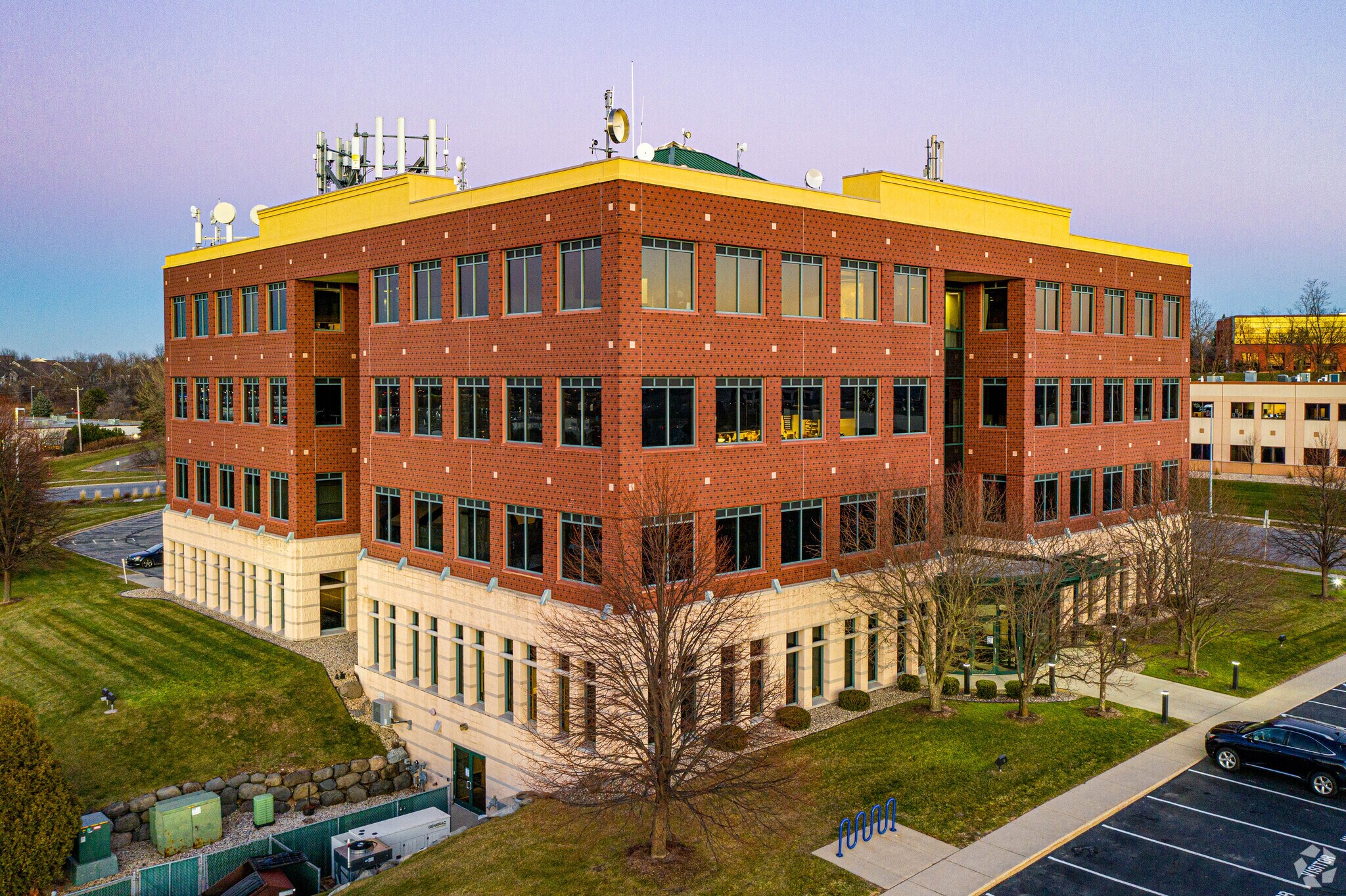 2810 Crossroads Dr, Madison, WI à louer Photo du bâtiment- Image 1 de 6