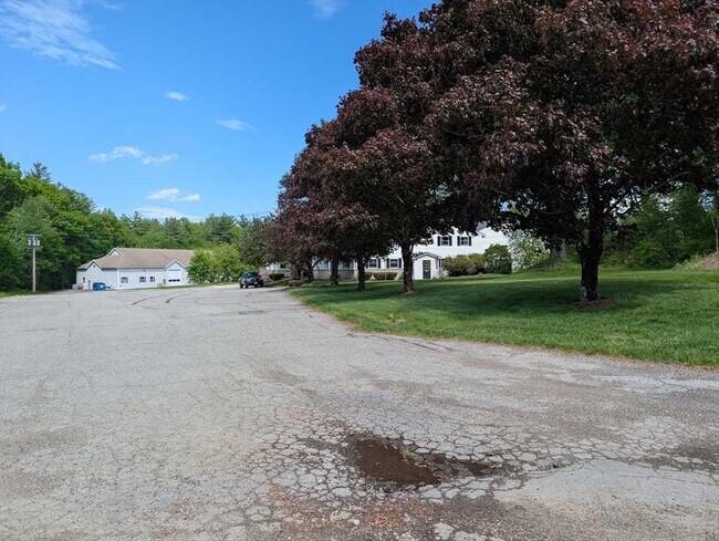Plus de détails pour 100 Davis St, Douglas, MA - Industriel à louer