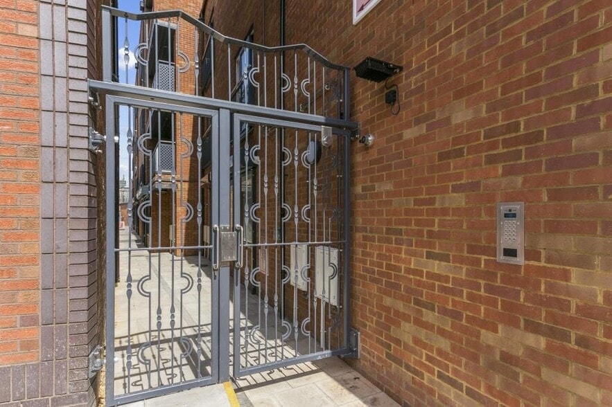 21A Buckingham St, Aylesbury for lease - Building Photo - Image 2 of 4