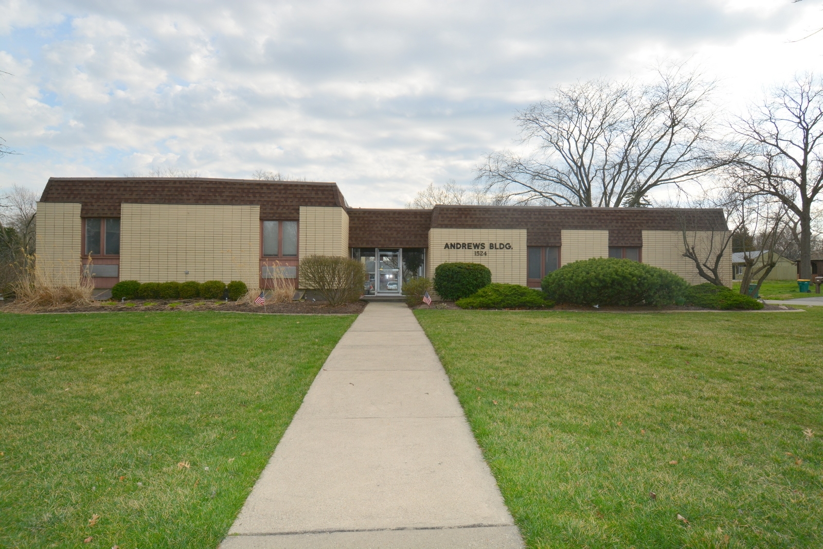 1524 E Stroop Rd, Kettering, OH à vendre Photo du bâtiment- Image 1 de 1