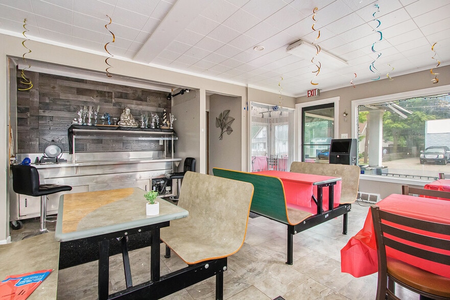 952 Pipestone St, Benton Harbor, MI à vendre - Photo du bâtiment - Image 2 de 16