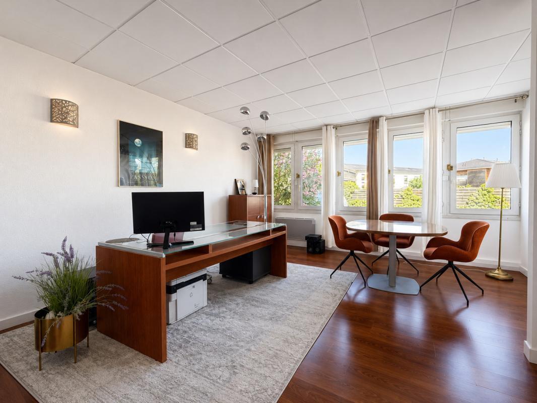Office in Le Haillan for sale Building Photo- Image 1 of 8