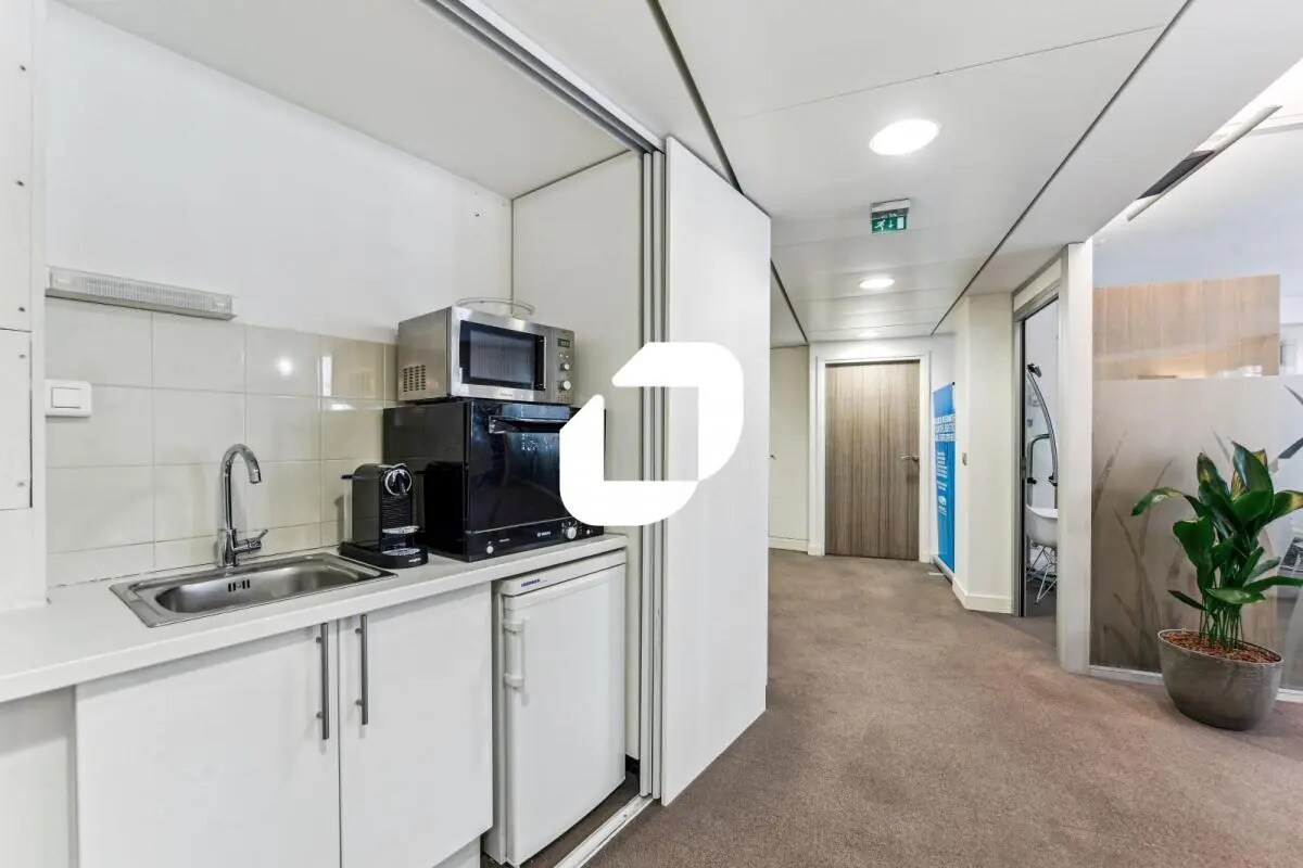 18-20 Place De La Madeleine, Paris for lease Building Photo- Image 1 of 14