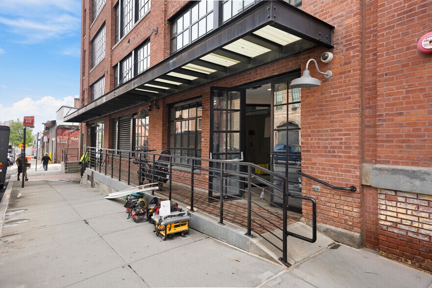 37 Bridge St, Brooklyn, NY à vendre - Photo du bâtiment - Image 2 de 21
