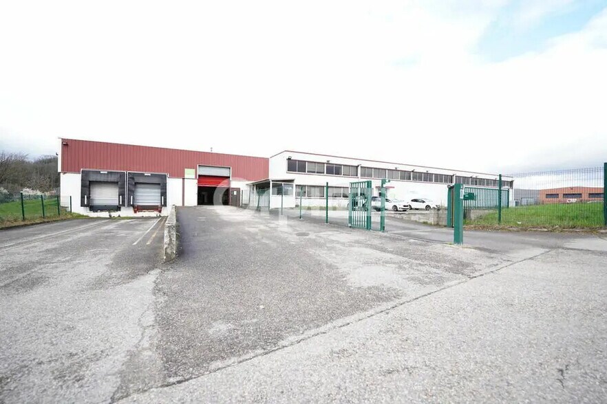 Flex dans Chaponost à louer - Photo du bâtiment - Image 3 de 4