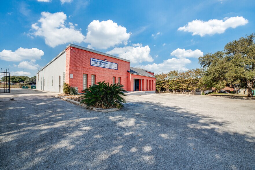 10835 Gulfdale St, San Antonio, TX à vendre - Photo du bâtiment - Image 2 de 30