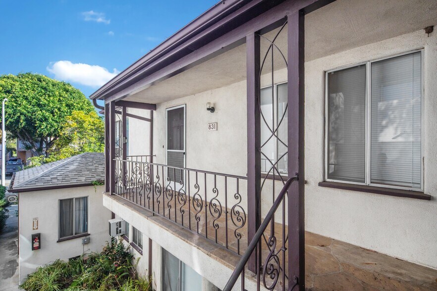 829 N Edinburgh Ave, Los Angeles, CA à vendre - Photo du bâtiment - Image 3 de 5