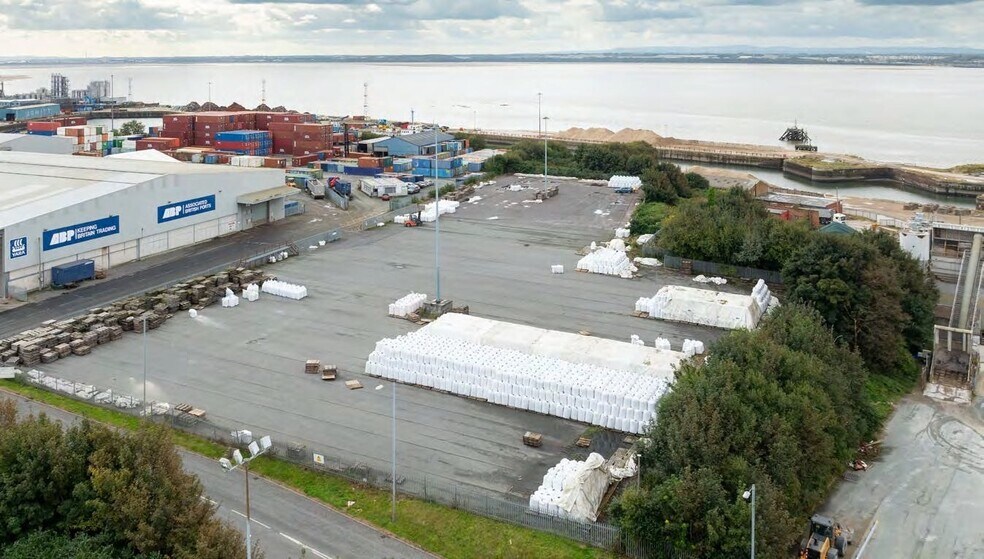 2 Dock Rd, Liverpool à louer - Photo du bâtiment - Image 3 de 5