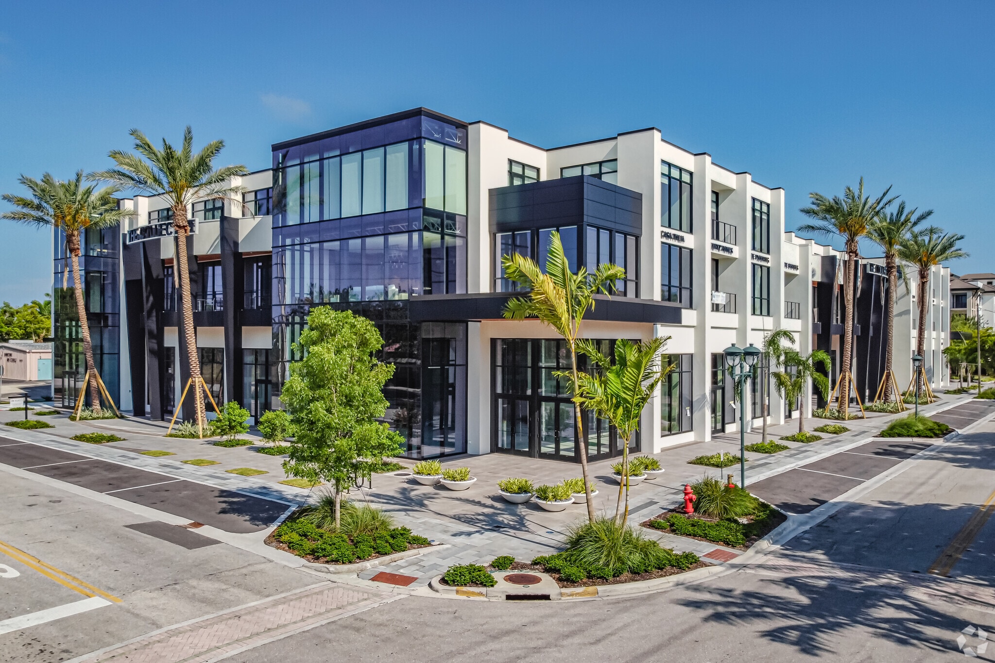 111 10th St S, Naples, FL for lease Primary Photo- Image 1 of 26