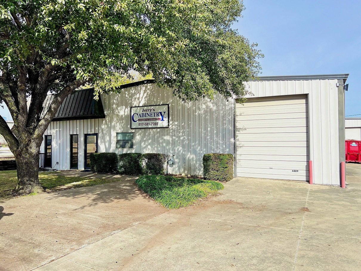 4409 Garland Dr, Haltom City, TX for lease Primary Photo- Image 1 of 8