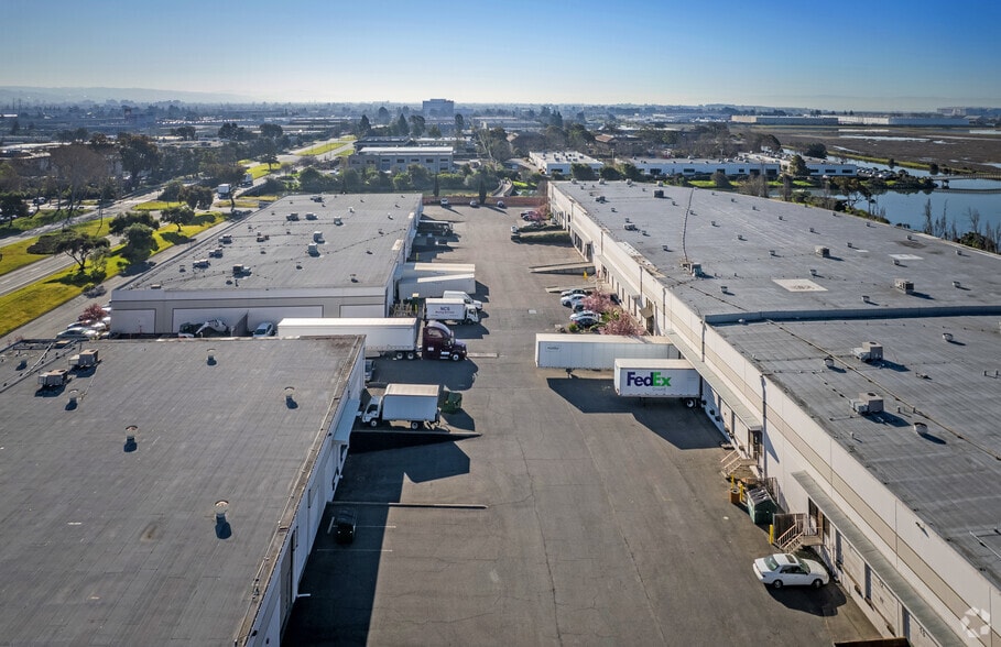 7307 Edgewater Dr, Oakland, CA for lease - Building Photo - Image 2 of 6