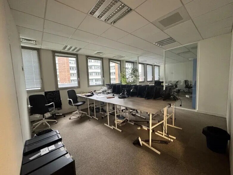 Office in Montreuil for sale - Interior Photo - Image 2 of 9