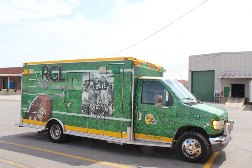 State and 9th St, Green Bay, WI à louer - Photo principale - Image 1 de 4