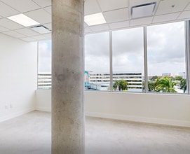 850 NW 42nd Ave, Miami, FL for lease Interior Photo- Image 2 of 7
