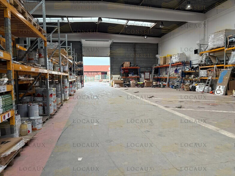 27 Rue De Bretagne, SAINT-OUEN-L'AUMONE for lease - Interior Photo - Image 3 of 6