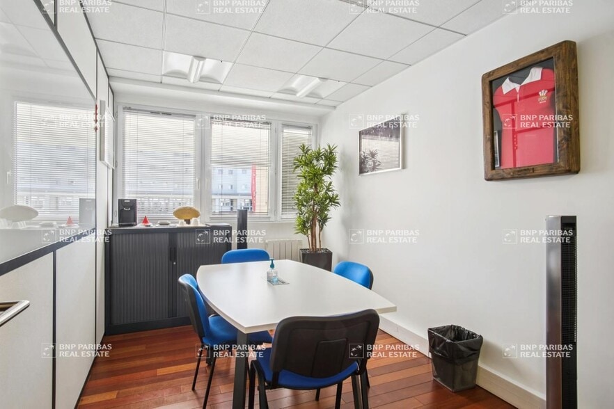 Office in Bussy-Saint-Georges for sale - Interior Photo - Image 2 of 26