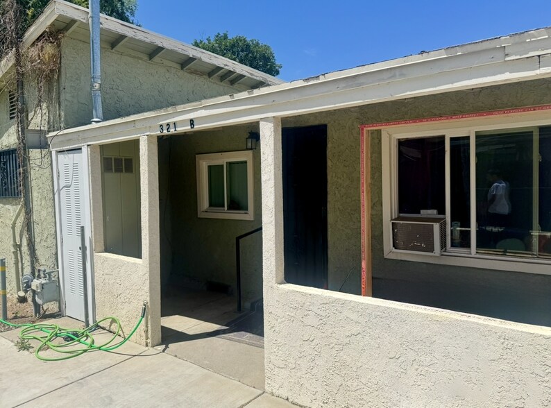 321 W Minarets Ave, Fresno, CA à vendre - Photo du bâtiment - Image 3 de 4
