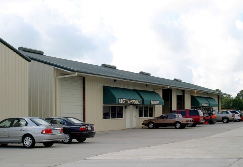 16321 Loch Katrine Ln, Houston, TX à louer - Photo du bâtiment - Image 3 de 9