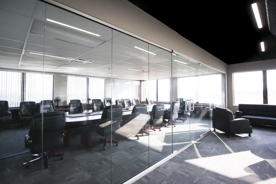 27801 Euclid Ave, Euclid, OH à louer - Photo intérieure - Image 3 de 27