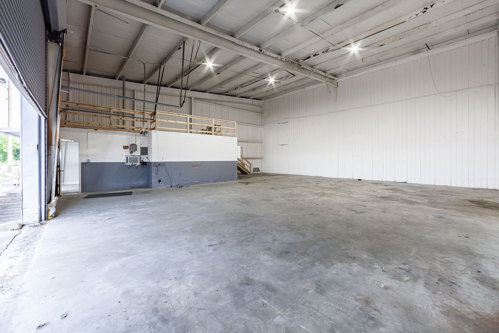 123-139 Ragland Rd, Jackson, TN for lease Interior Photo- Image 1 of 4