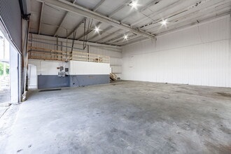 123-139 Ragland Rd, Jackson, TN for lease Interior Photo- Image 1 of 4