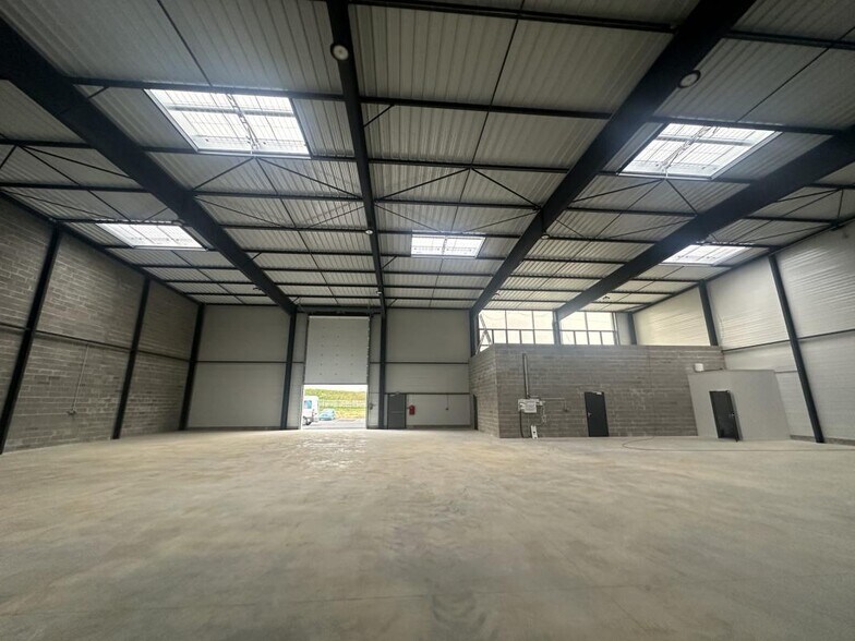 Industrial in Chartres for sale - Interior Photo - Image 2 of 12