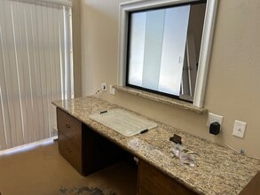 3209-3237 Houston Ave, Houston, TX for lease Interior Photo- Image 2 of 3