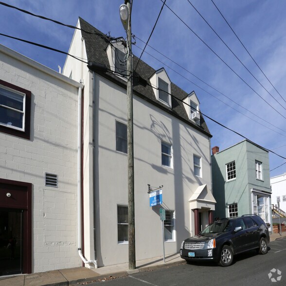 30-34 S 2nd St, Warrenton, VA à louer - Photo du bâtiment - Image 3 de 4