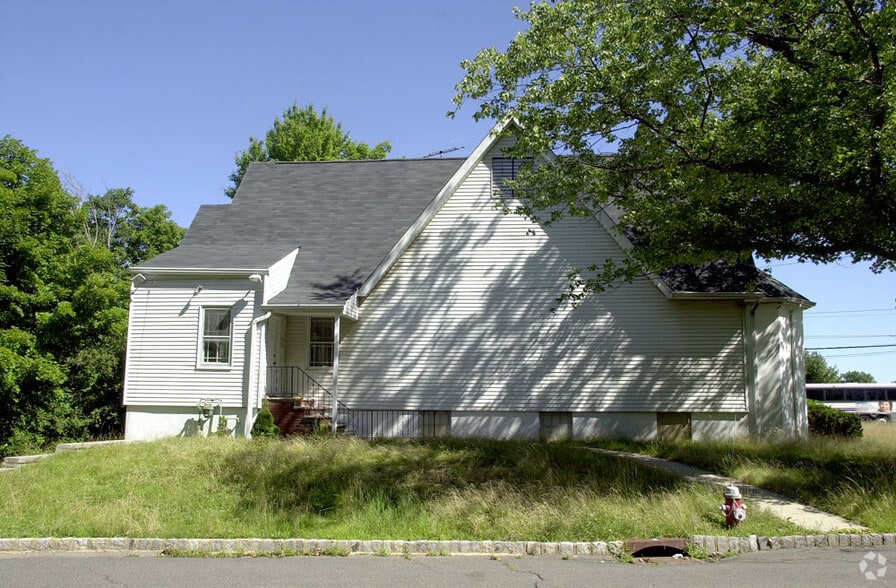 2 Old Rd, Livingston, NJ for sale - Building Photo - Image 3 of 5