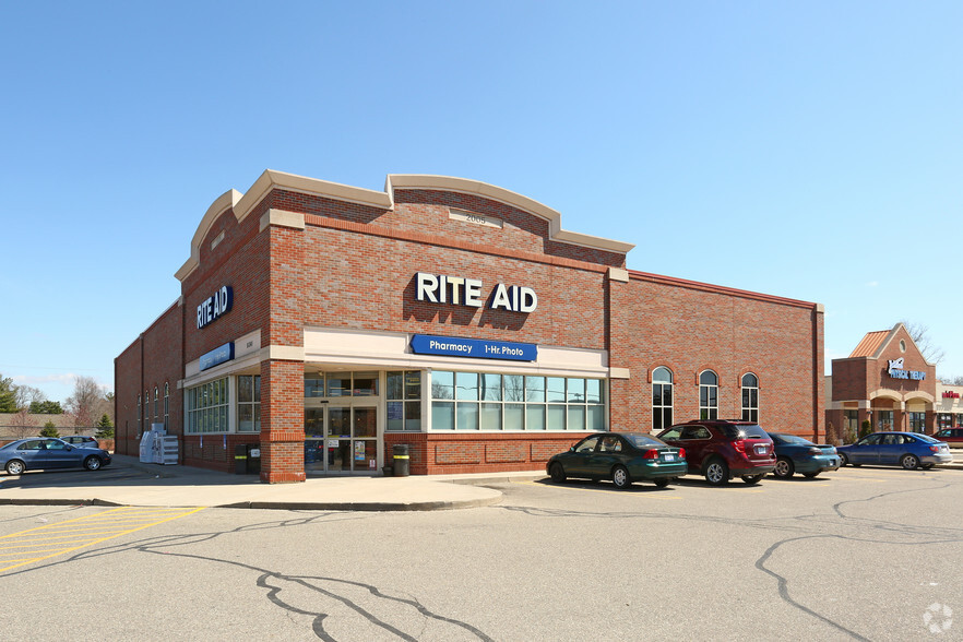 51341 W Huron River Dr, Belleville, MI for lease - Primary Photo - Image 1 of 8