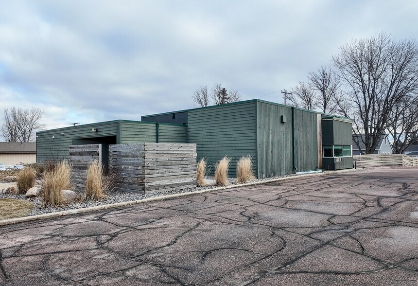 1808 S Cliff Ave, Sioux Falls, SD à louer - Photo du bâtiment - Image 3 de 16
